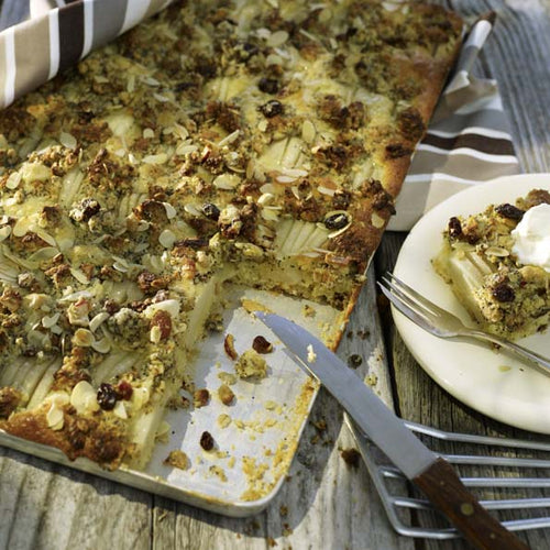 Birnenkuchen mit Marzipan-Mohn-Streuseln